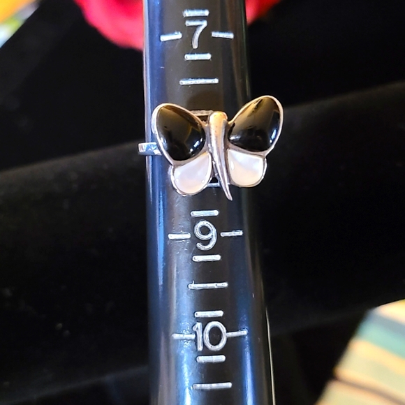 Vintage Sally C. Treasure Mother of Pearl Butterfly Silver Size 8 Ring - Picture 3 of 6